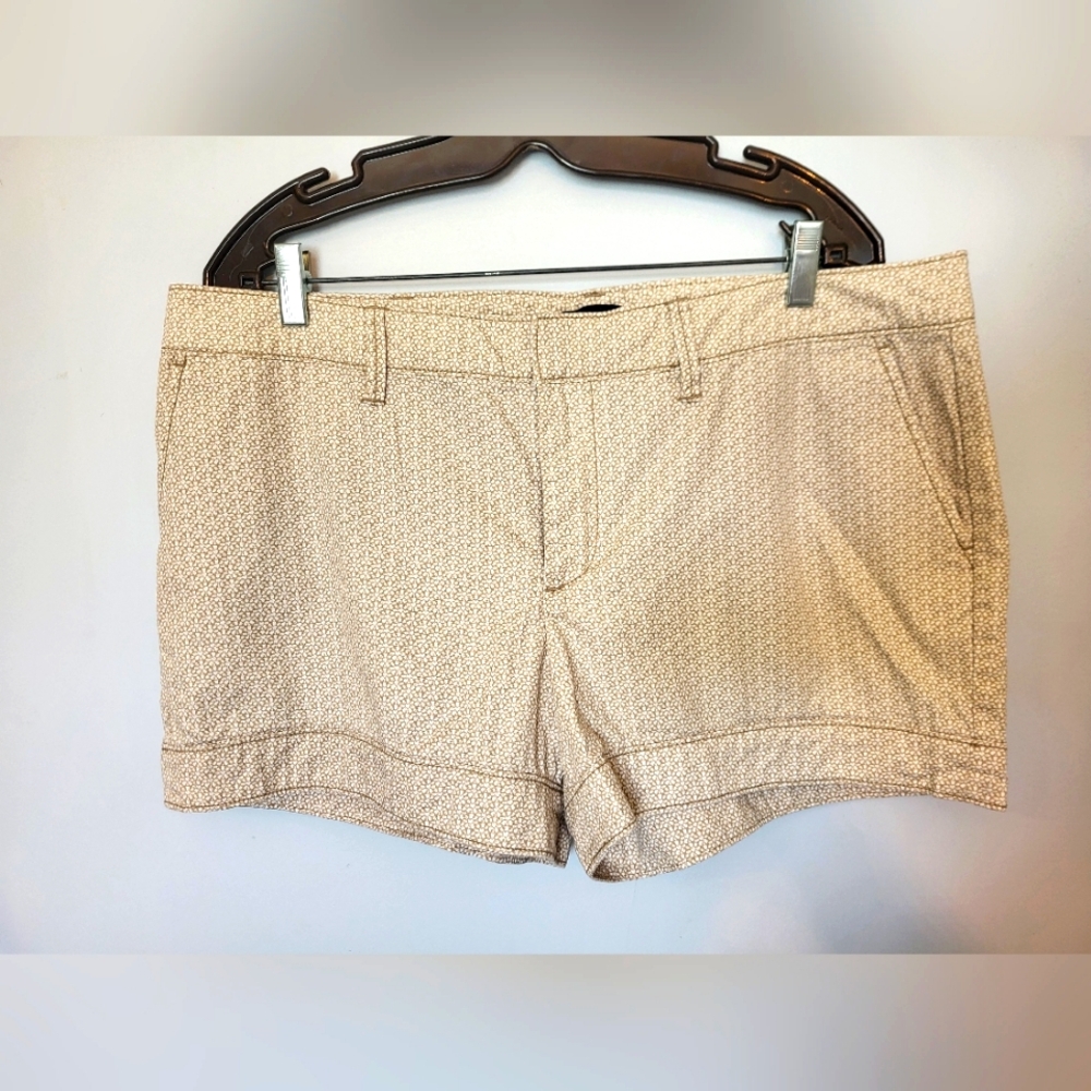 4 for $30 🌈 Gap Downtown 4" floral khaki shorts